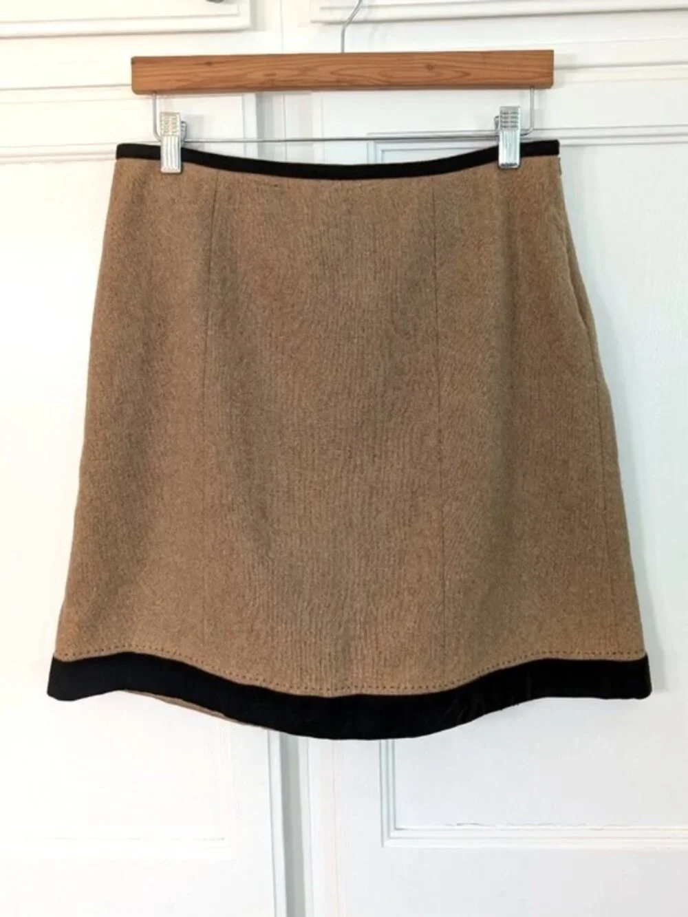 Willi‎ Smith Wool Blend Tan A-Line Skirt with Brown Velvet Trim Size 8